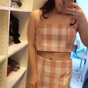 🌸 PINK & WHITE GINGHAM CROP TOP🌸
w/ tags
